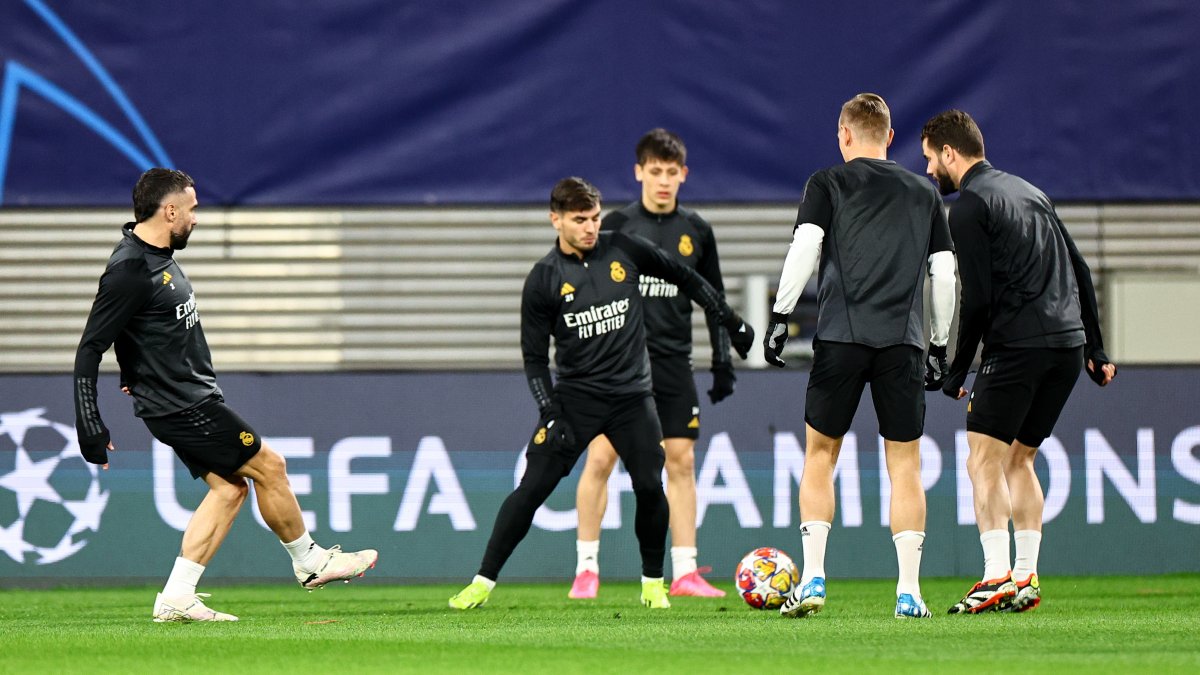 Los jugadores del Real Madrid asisten a una sesión de entrenamiento en Leipzig, Alemania, 12 de febrero de 2024.