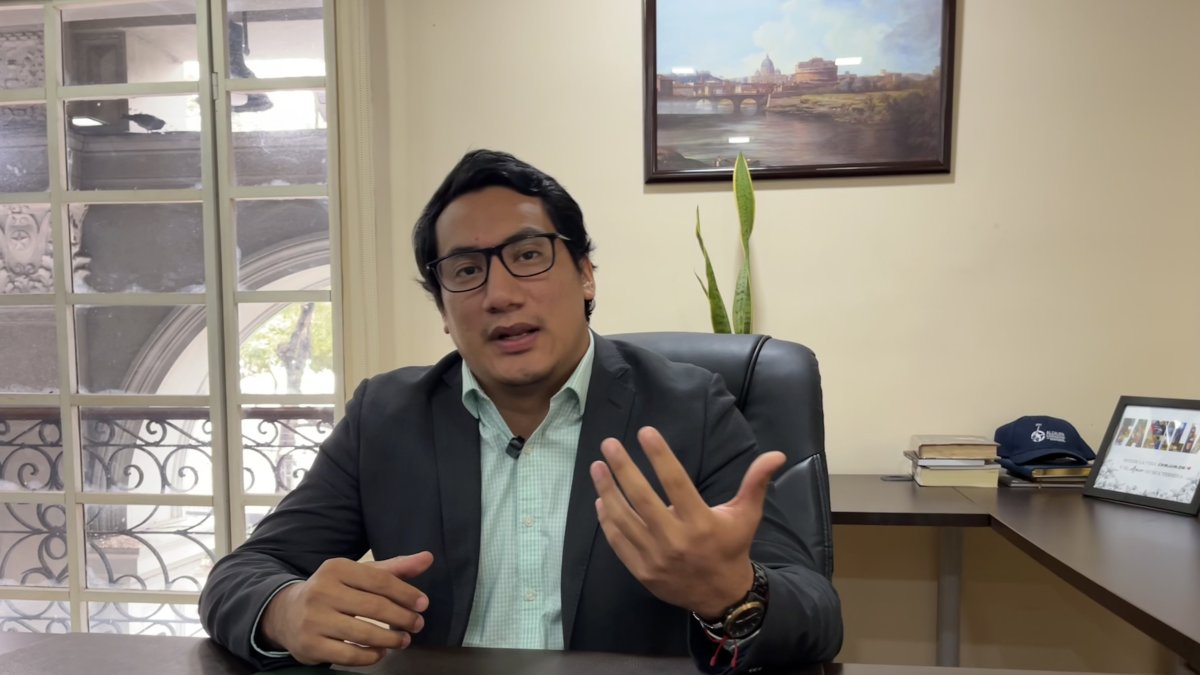 Funcionario. El director de Justicia y Vigilancia.