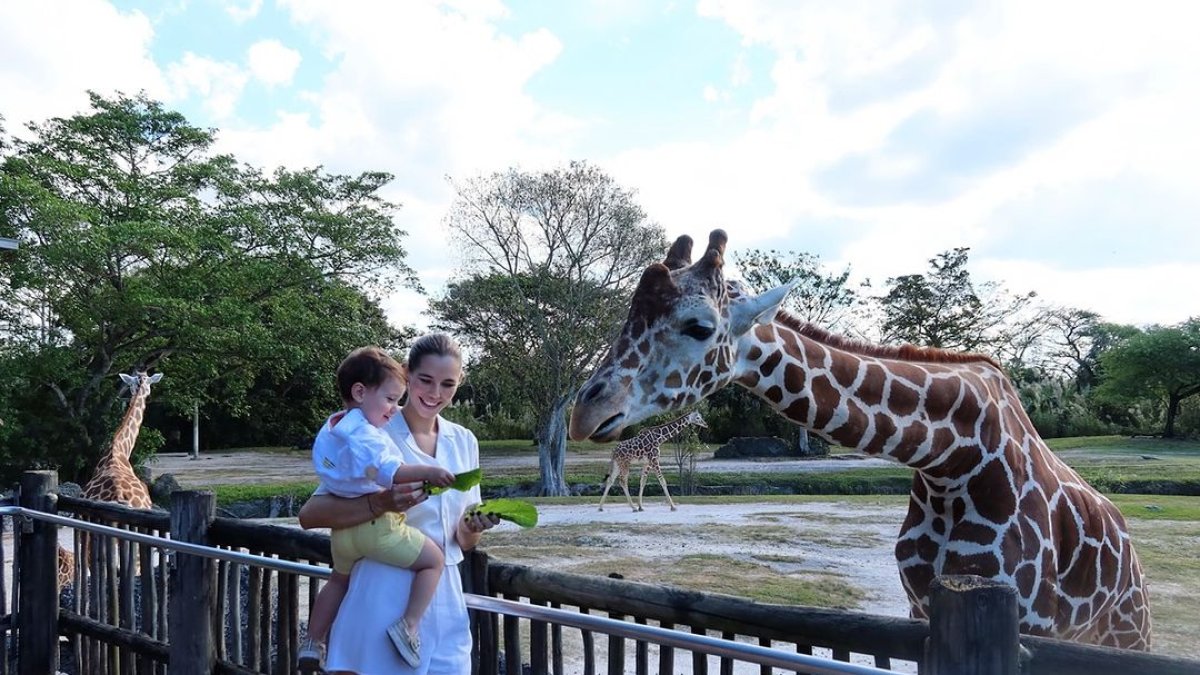 Lavinia de Noboa con su hijo mayor.