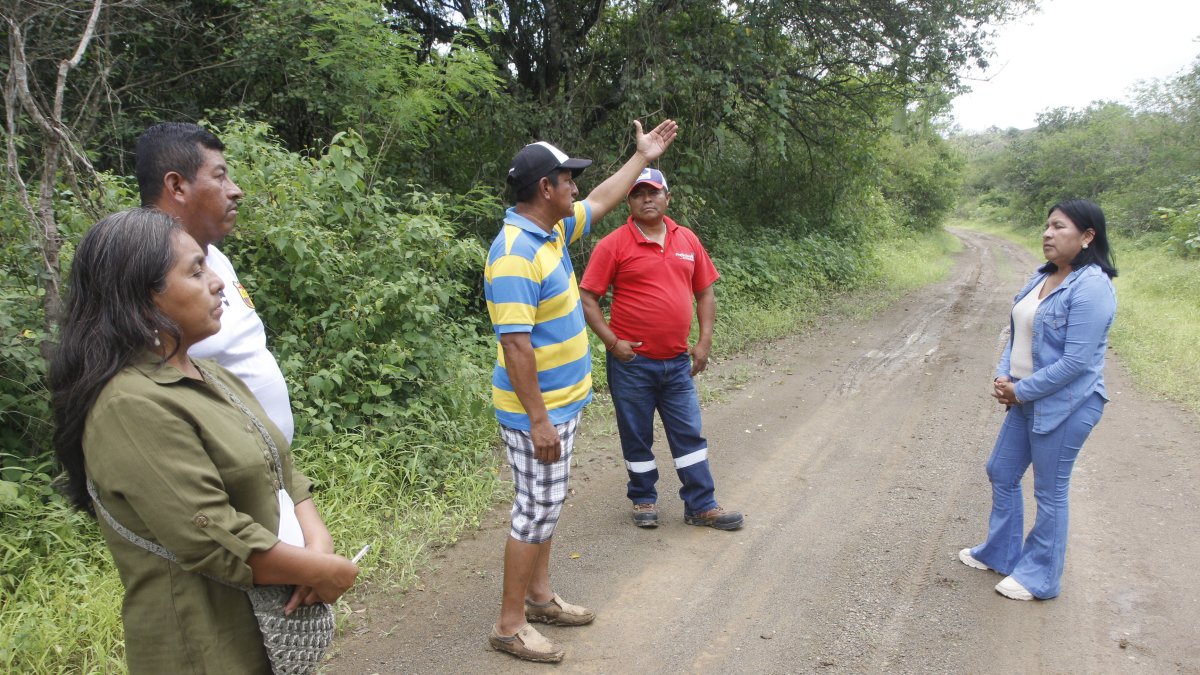 Comuneros. Habitantes y autoridades de Simón Bolívar en el sector de la ‘planchada’, donde aseguran que se construirá la cárcel de máxima seguridad. Terrenos que, afirman, son de comuneros, en su mayoría.