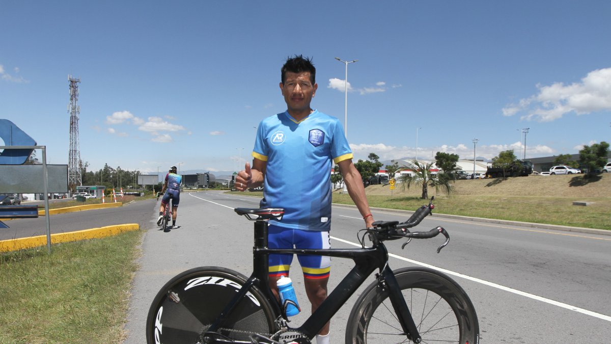 Segundo Navarrete demostró su fortaleza al recuperarse de un fuerte accidente y retomar la práctica del ciclismo.