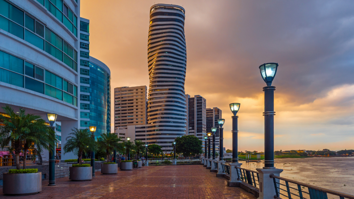 Guayaquil, al igual que otras ciudades del país, aún tiene vigente el toque de queda.