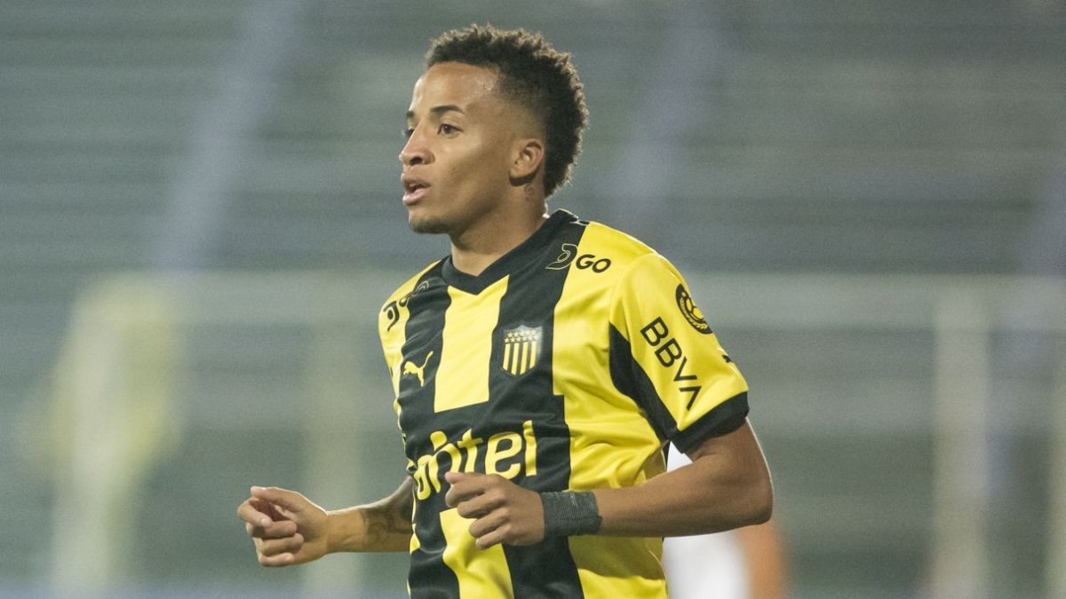 Byron Castillo gana minutos y buenas presentaciones con Peñarol