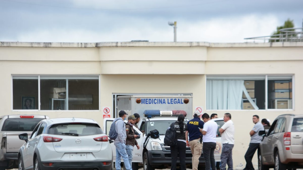 Los cuerpos de las pequeñas fueron llevadas a la morgue de Tulcán.