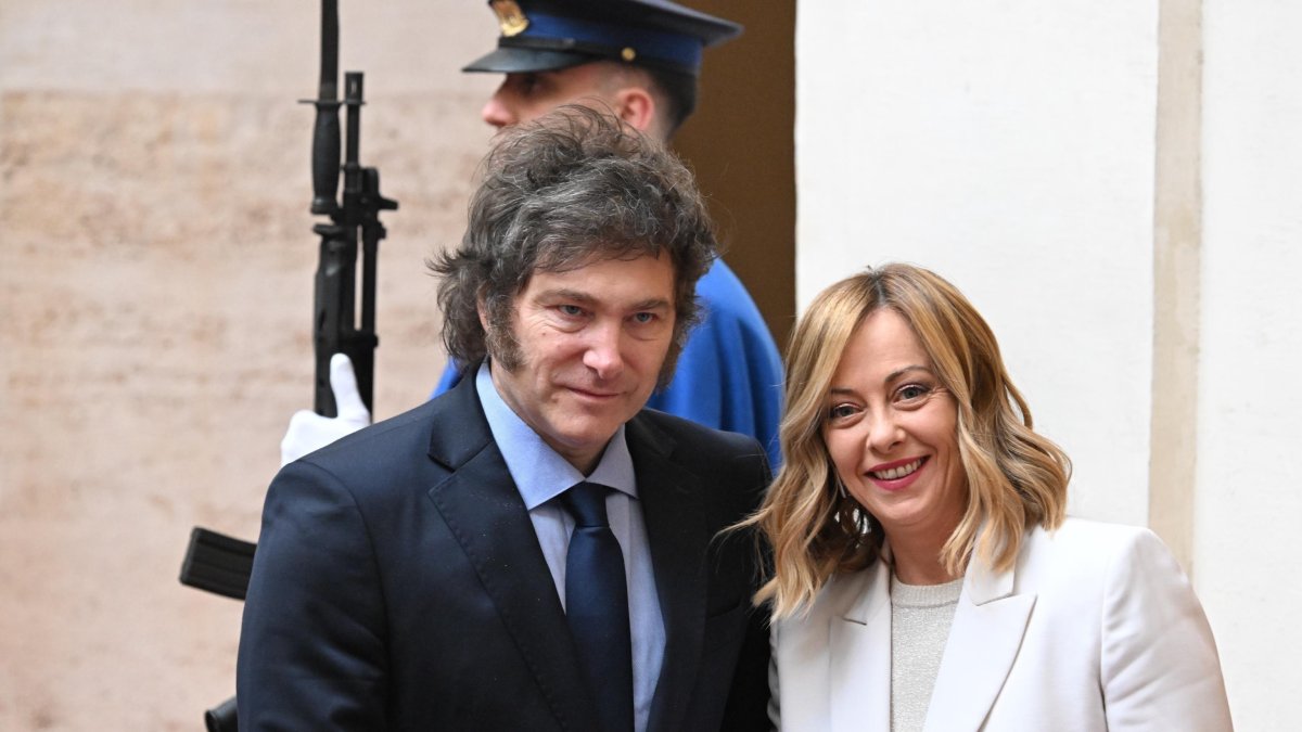 La primera ministra italiana, Giorgia Meloni, y el presidente argentino, Javier Milei.