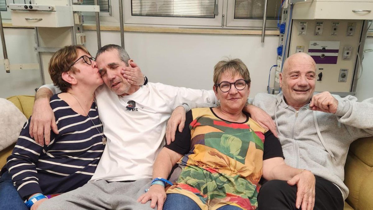 Los dos rehenes rescatados por las fuerzas israelíes en Rafah, los argentinos-israelíes Fernando Simón Marman, de 61 años, y Norberto Luis Har, de 70.