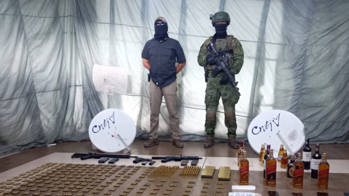 Evidencias encontradas encaletadas en el interior de la cárcel de Cotopaxi.