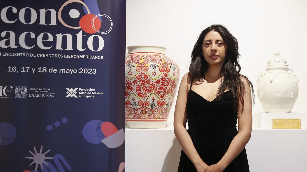 Autora. El libro no solo habla de violencia, también habla de la amistad.