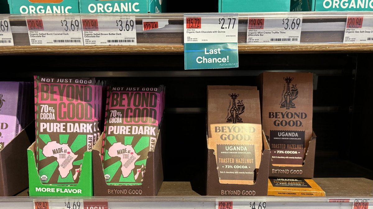 Autoservicio. En la percha barras de chocolates que se venden en Estados Unidos entre 28,42 y 50,24 dólares