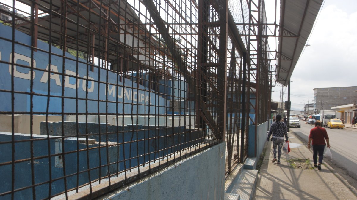 Abandono. El predio acumula deterioro desde hace varios años. Parte del cemento ha empezado a agrietarse.