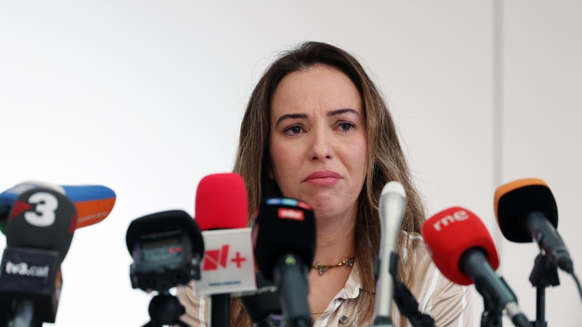 Stella Assange, esposa del fundador de Wikileaks, Julian Assange, habla con los medios durante una conferencia de prensa en Londres, Gran Bretaña, el 15 de febrero de 2024.