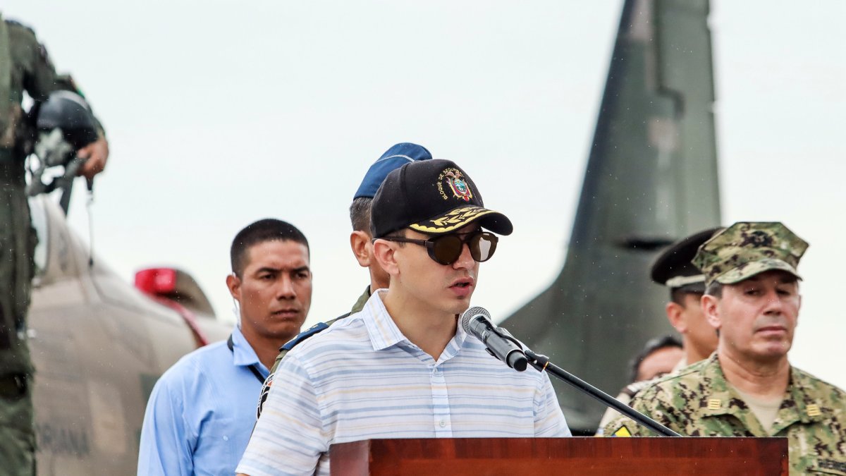 Visita. El presidente Daniel Noboa durante su visita e intervención en la provincia de Manabí.