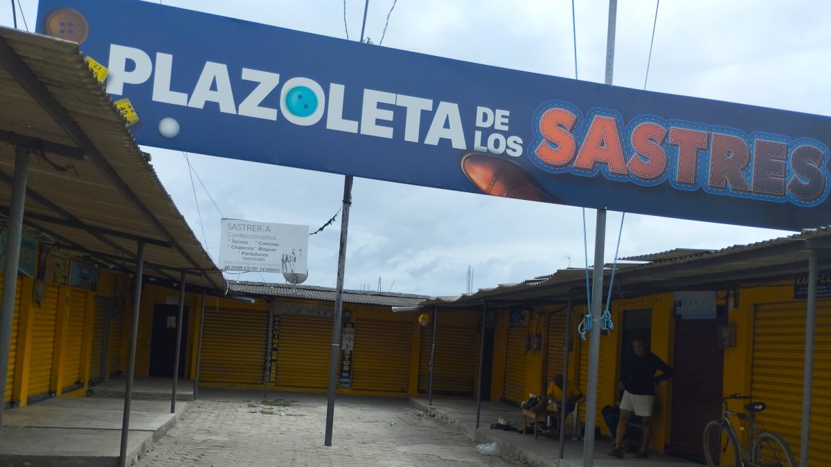 Así lució desde este 15 de febrero, la plazoleta donde atienden los artesanos de la confección.