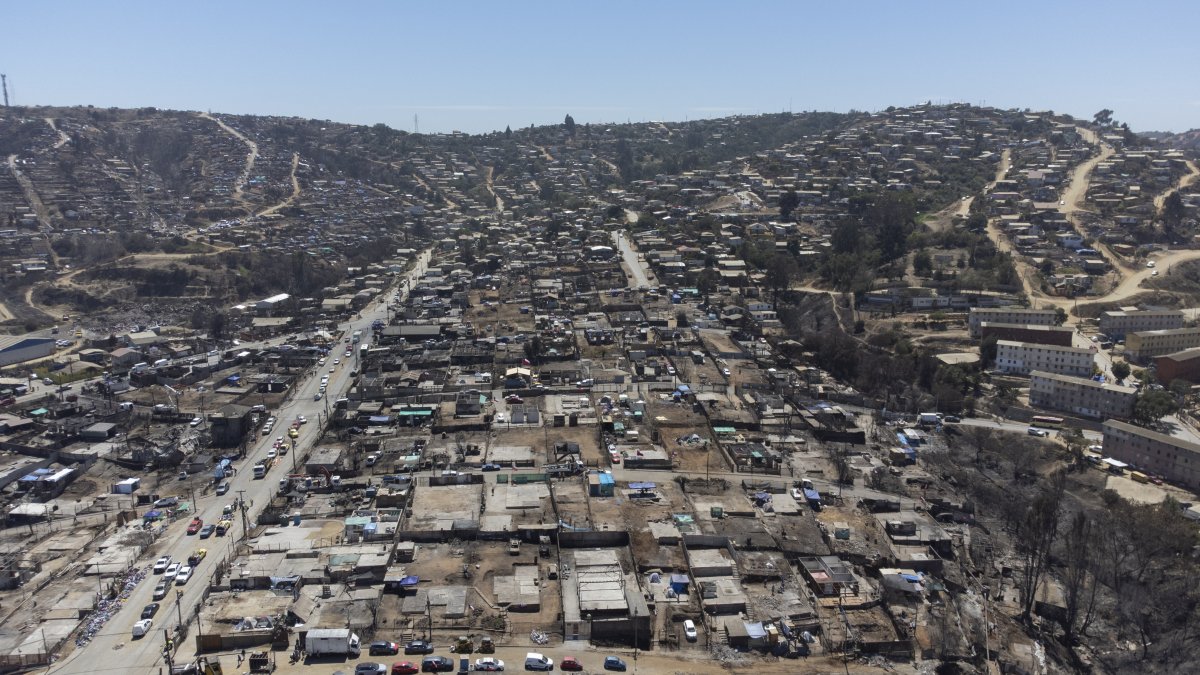 Un sector de Villa Independencia, afectado por los incendios forestales de Viña del Mar (Chile).