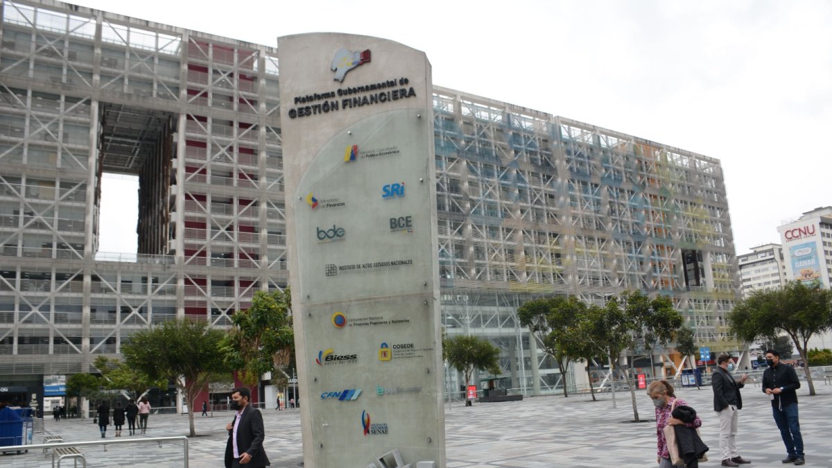 El Gobierno completo el pago de los sueldos del sector público la semana pasada.