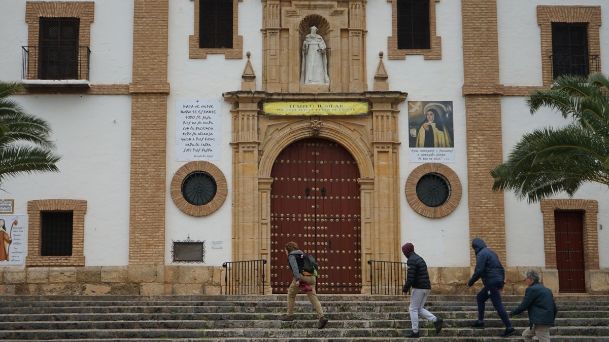 Fachada del convento de las Carmelitas Descalzas de Ronda (España), donde se custodia la mano incorrupta de Santa Teresa de Jesús