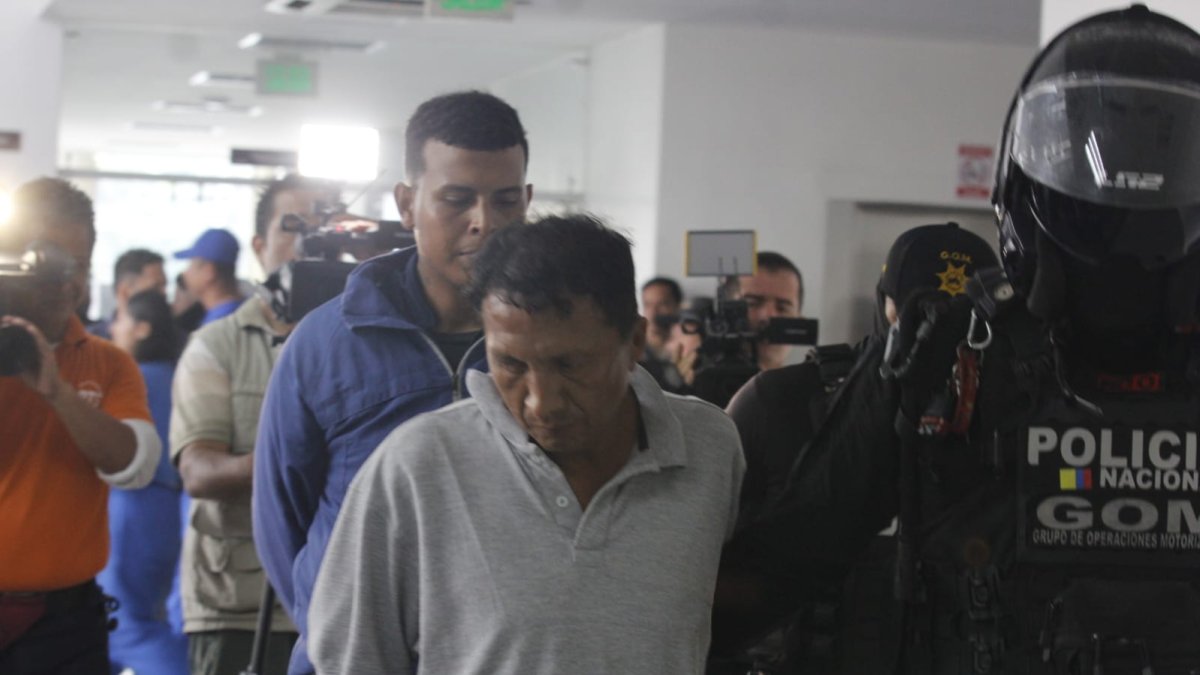 Los individuos estaban en posesión de armas de fuego y drogas, entre otros objetos.