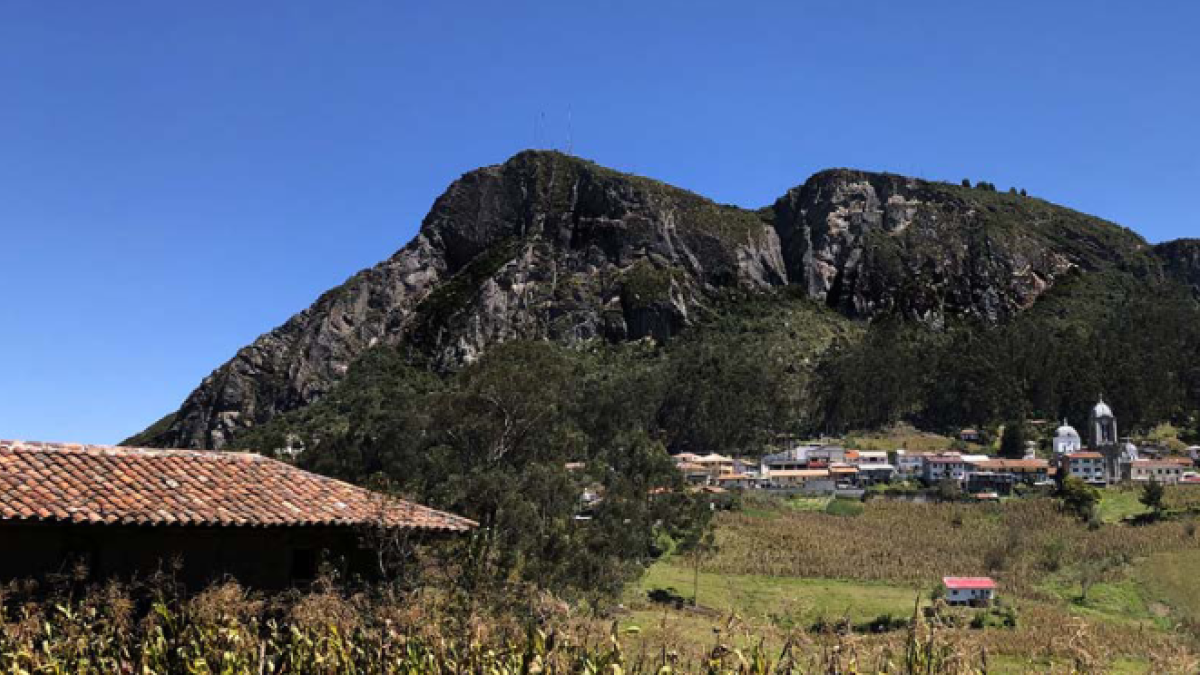 El cerro Cojitambo está ubicado a 10 kilómetros de Azogues y tiene una vista privilegiada de la ciudad.