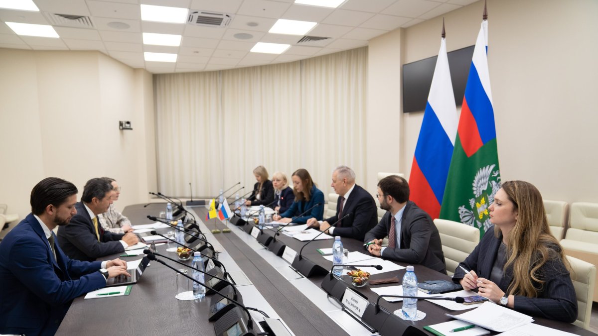 Hoy, en Moscú, Sergei Dankvert, jefe del  Rosselkhoznadzor, se reunió con el Embajador de Ecuador en Rusia, Juan Fernando Holguín