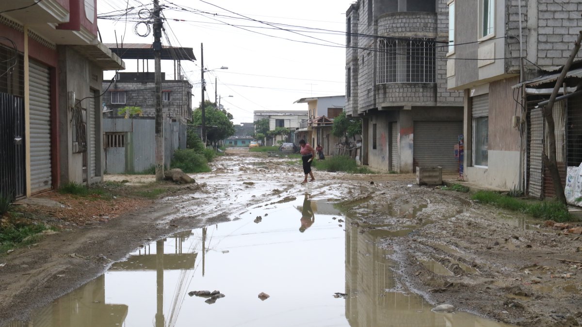 Durán. Muchos sectores del cantón, como la cooperativa 5 de Junio, están anegados por las lluvias.