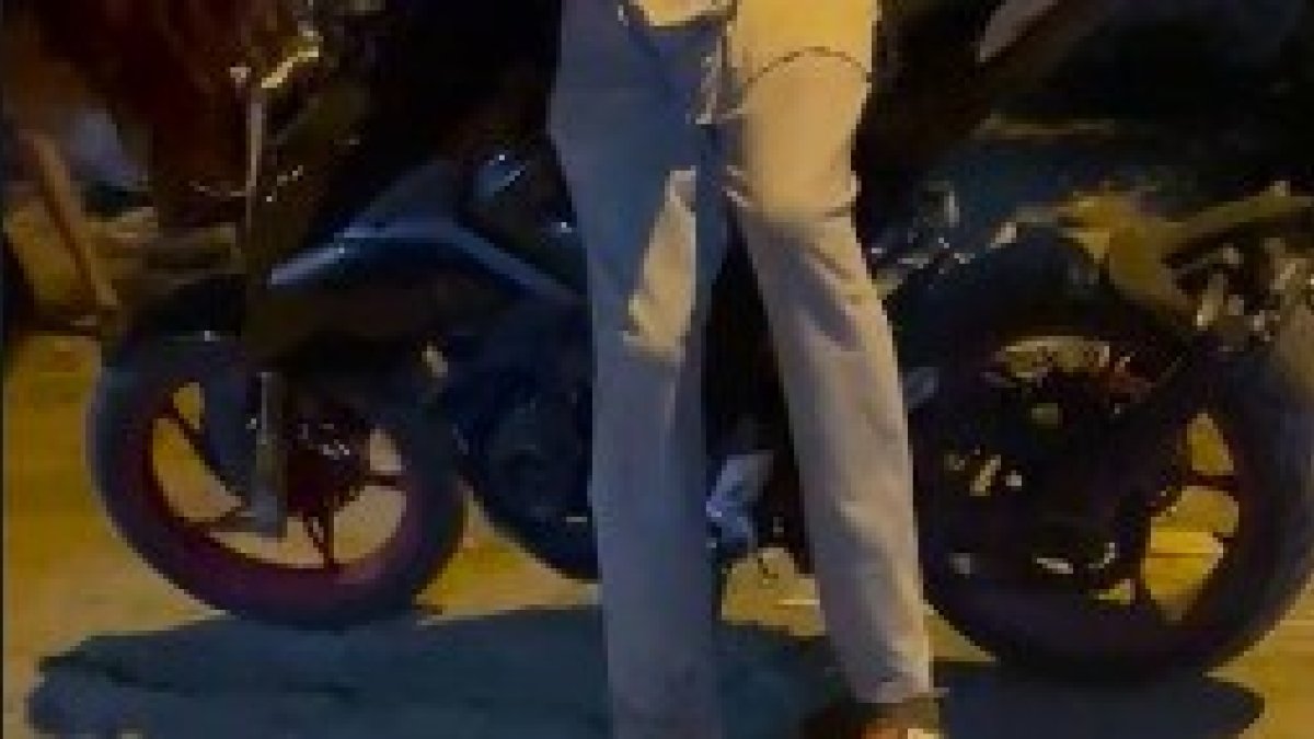 Luego de ser golpeado, el sujeto fue ´paseado' en moto por todo el sector.