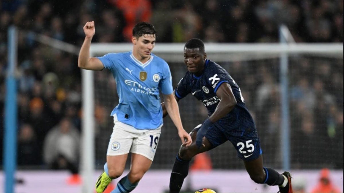 Moisés Caicedo jugó todo el encuentro de Chelsea ante Manchester City