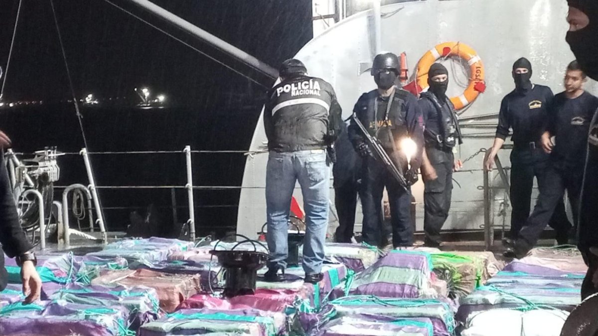 Bloque de Seguridad incauta 33 bultos de droga valuados en 20 millones de dólares