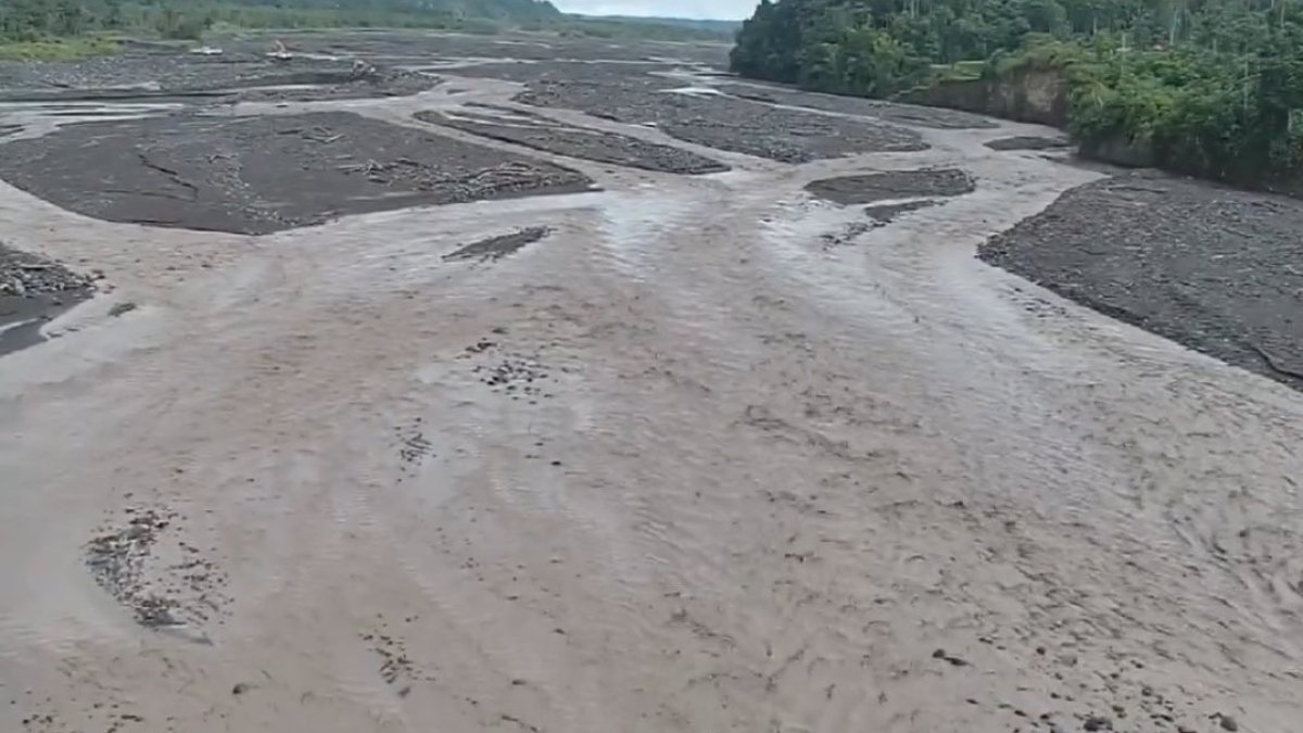 Los lahares del volcán Sangay provocaron el represamiento del río Upano, en Morona Santiago.