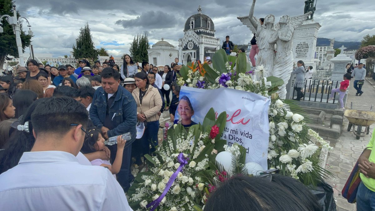 Dana Ramos fue despedida por la ciudadanía de Riobamba.