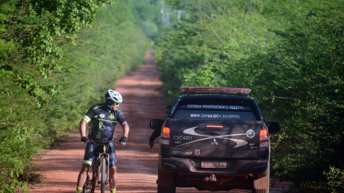 La búsqueda de dos reos que fugaron de la prisión federal de Mossoró fue reforzada este domingo 18 con más personal policial.
