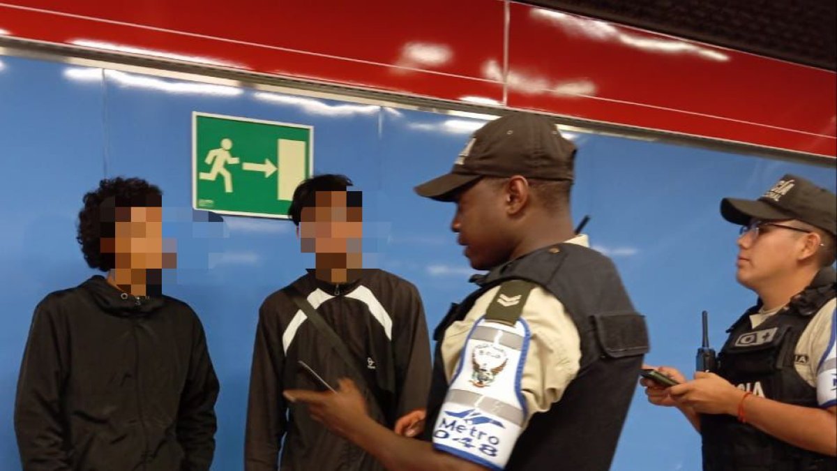 El 19 de febrero, la policía encontró entre las pertenencias de los sospechosos un cuchillo.