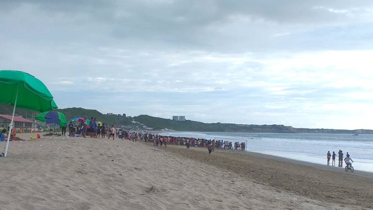 El oleaje ya habría sido advertido por las autoridades.