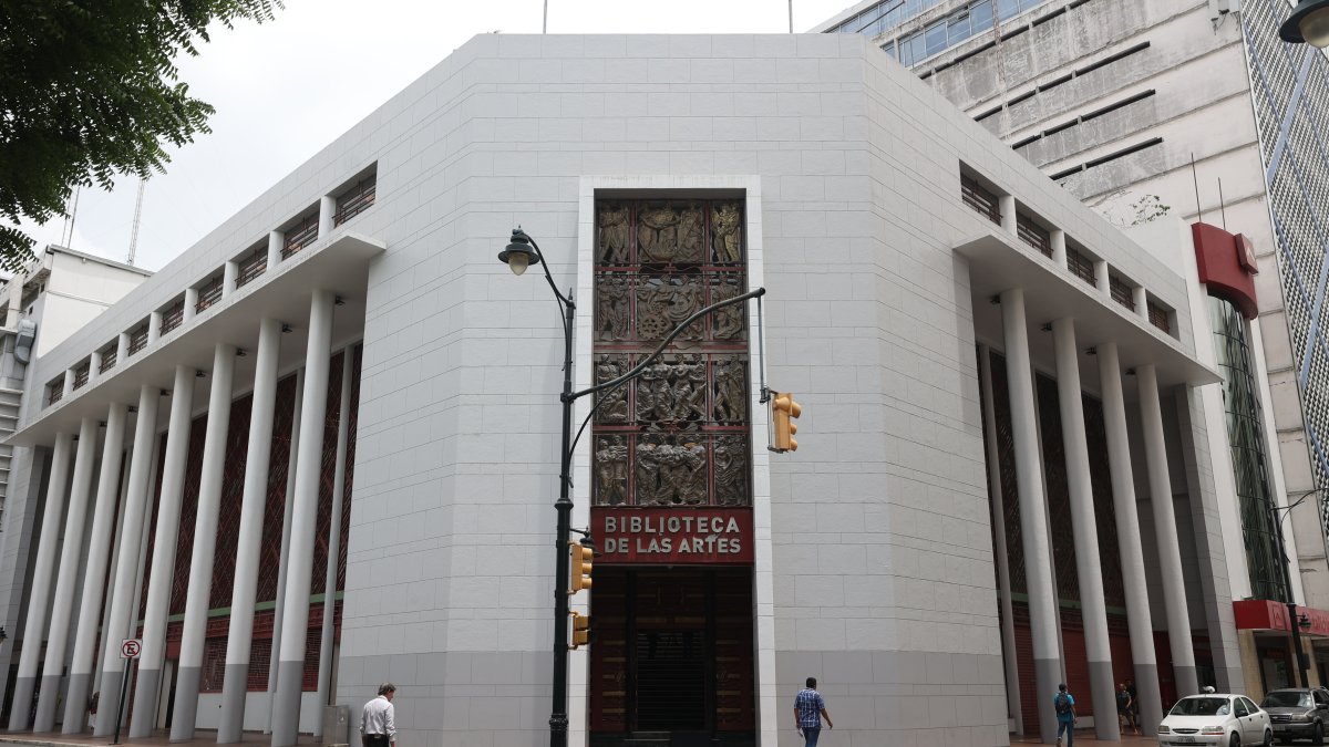 En el edificio, ubicado en Pichincha y Aguirre, funciona actualmente la Biblioteca de las Artes.