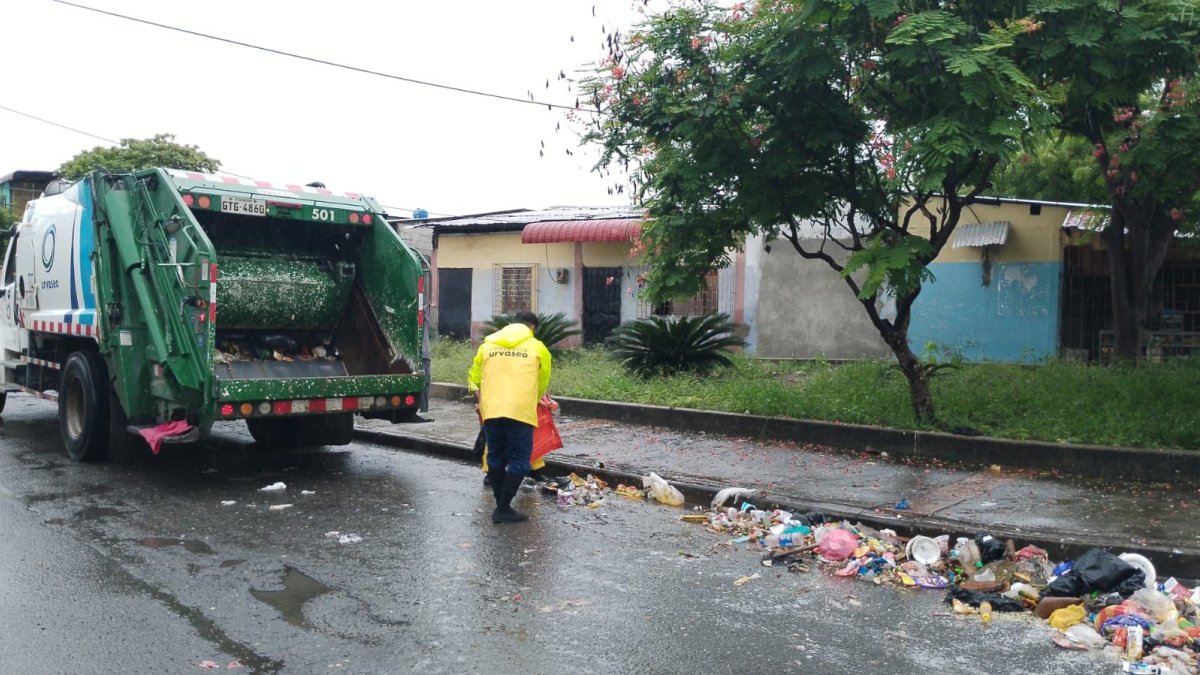 La basura quedo atrapada en las redes de alcantarillado.
