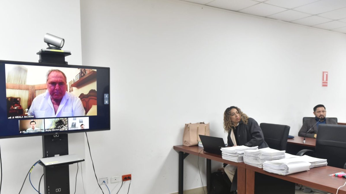 El expresidente Abdalá Bucaram se conectó a la audiencia vía telemática