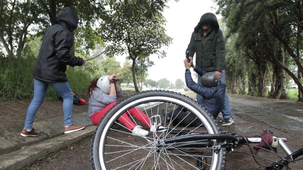 Cuatro ciclistas fueron asaltados con armas blancas y un machete cuando recorrían la ruta de El Cinto.