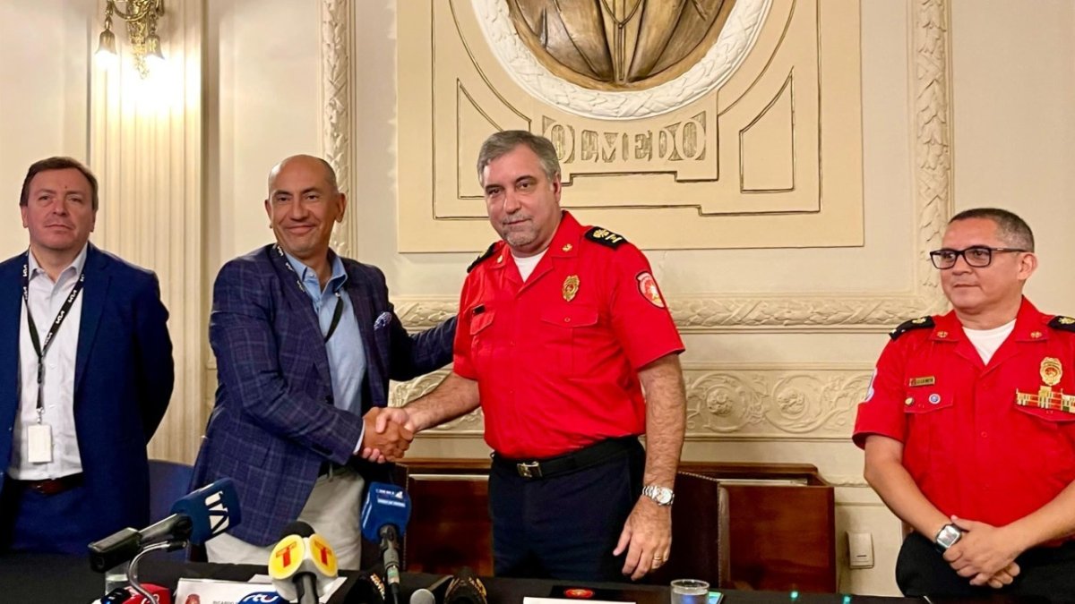 Kia y el Cuerpo de Bomberos de Guayaquil firmaron un convenio interinstitucional para el intercambio de conocimientos.