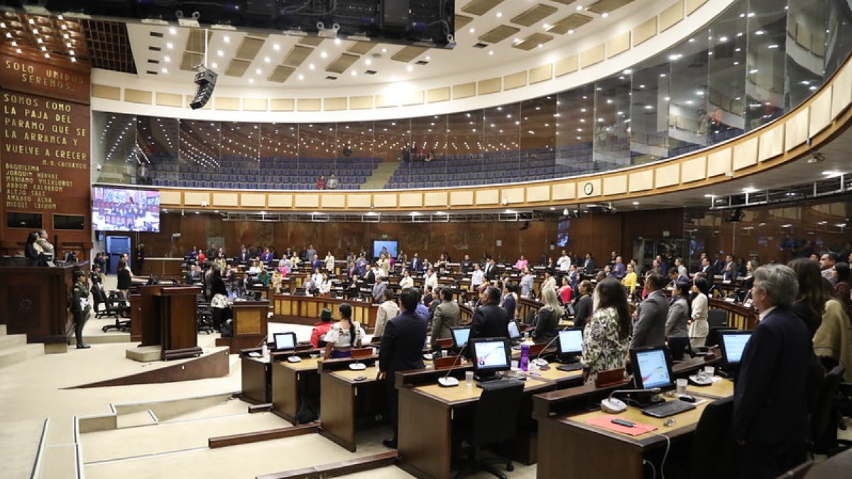 Con 116 votos a favor, el Pleno insta al primer mandatario que considere la necesidad 