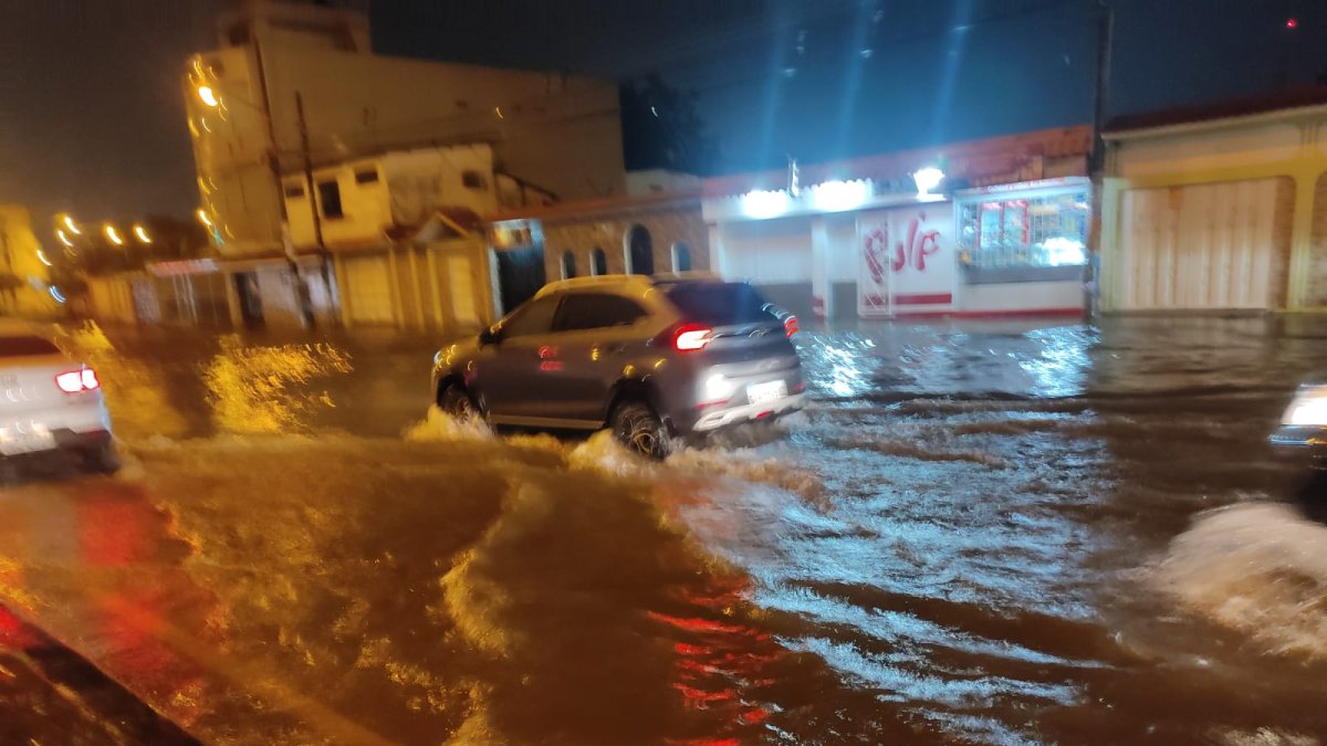 Varios sectores en Guayaquil se inundaron por las lluvias registradas.