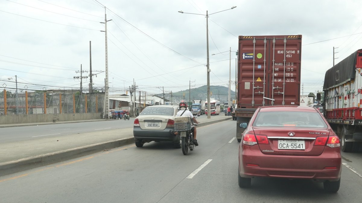 Imagen referencial de la vía a Daule. El punto que será intervenido es el kilómetro 14.5. 