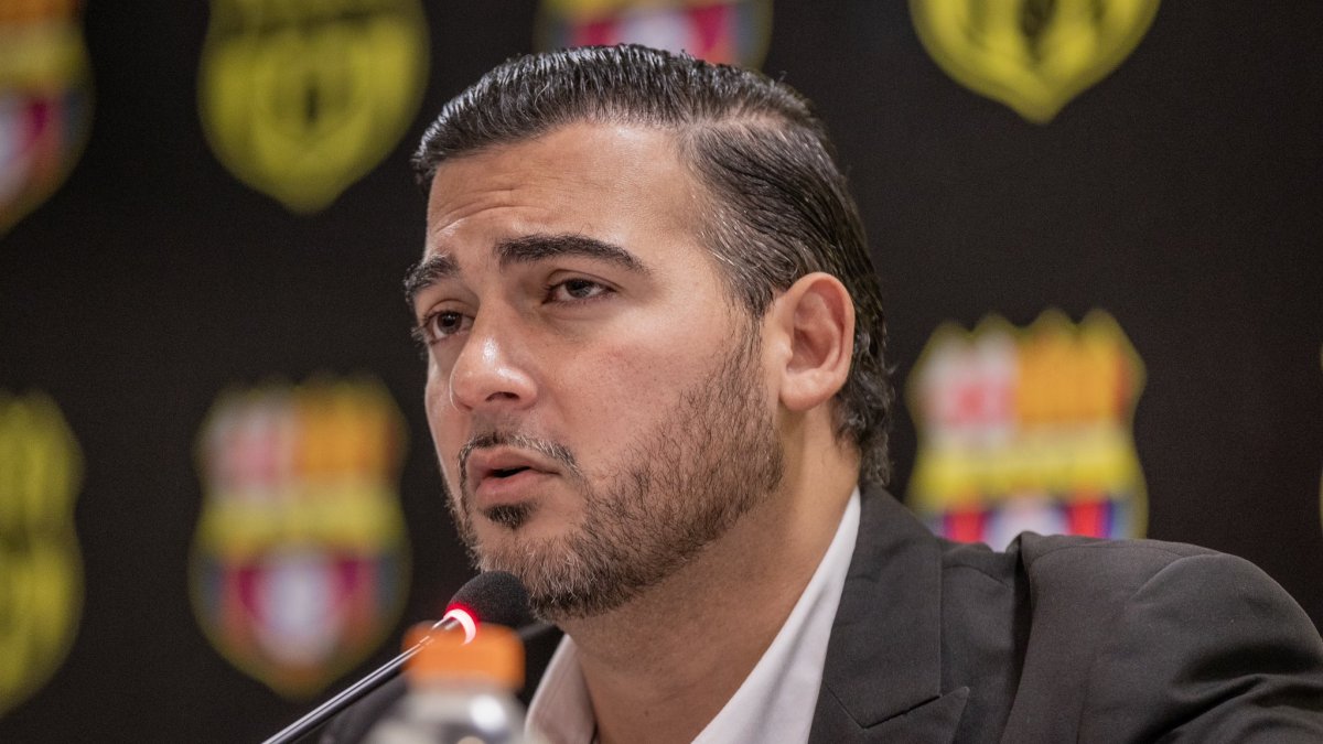 Antonio Álvarez reacciona en rueda de prensa del miércoles 21 de enero en el estadio Monumental.
