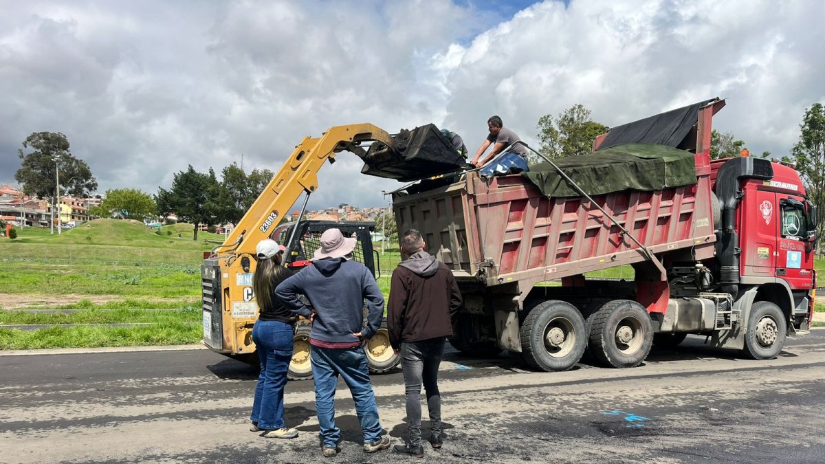 El martes 20 de febrero se inició la colocación de la segunda capa asfáltica en la pista atlética Jefferson Pérez.