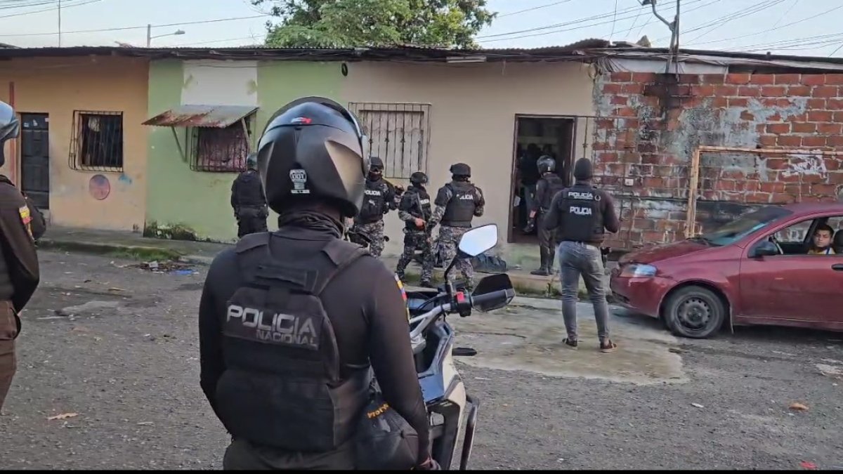 La policía incursionó en viviendas de cinco circuitos del cantón Durán.