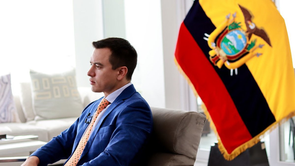 El presidente de la República, Daniel Noboa, durante la entrevista con Teletrece.