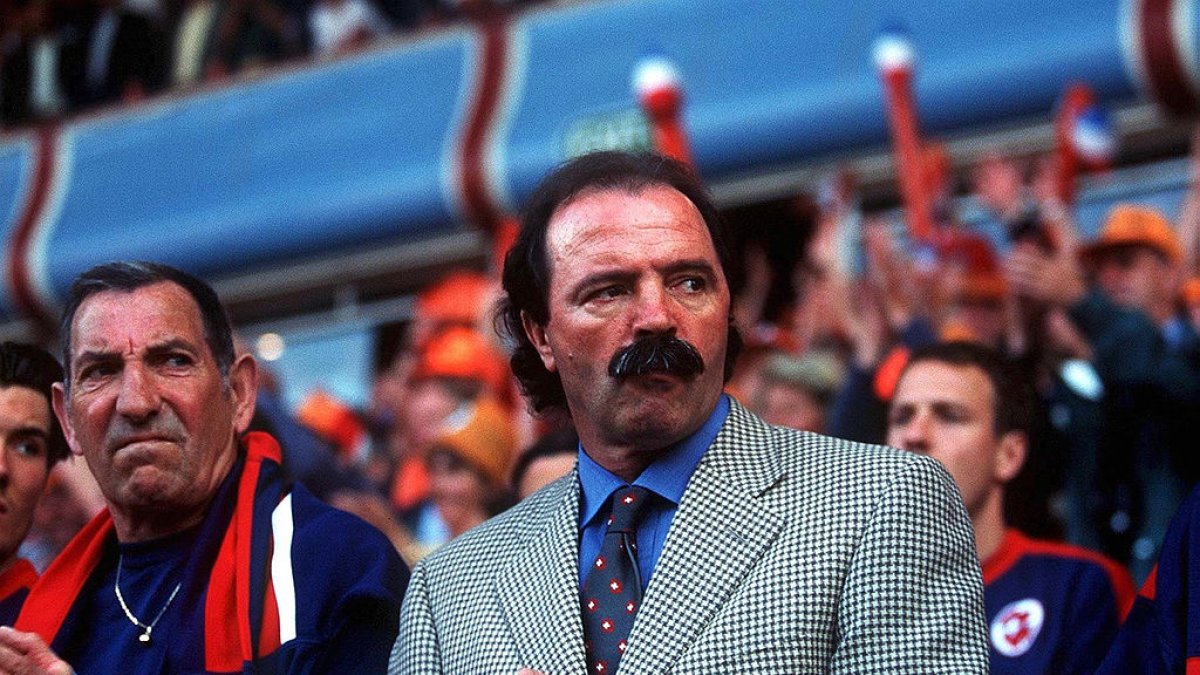UNITED KINGDOM - JUNE 13:  EURO 1996 SUI - NED 0:2 Birmingham; Trainer Artur JORGE - Schweiz  (Photo by Lutz Bongarts/Bongarts/Getty Images)