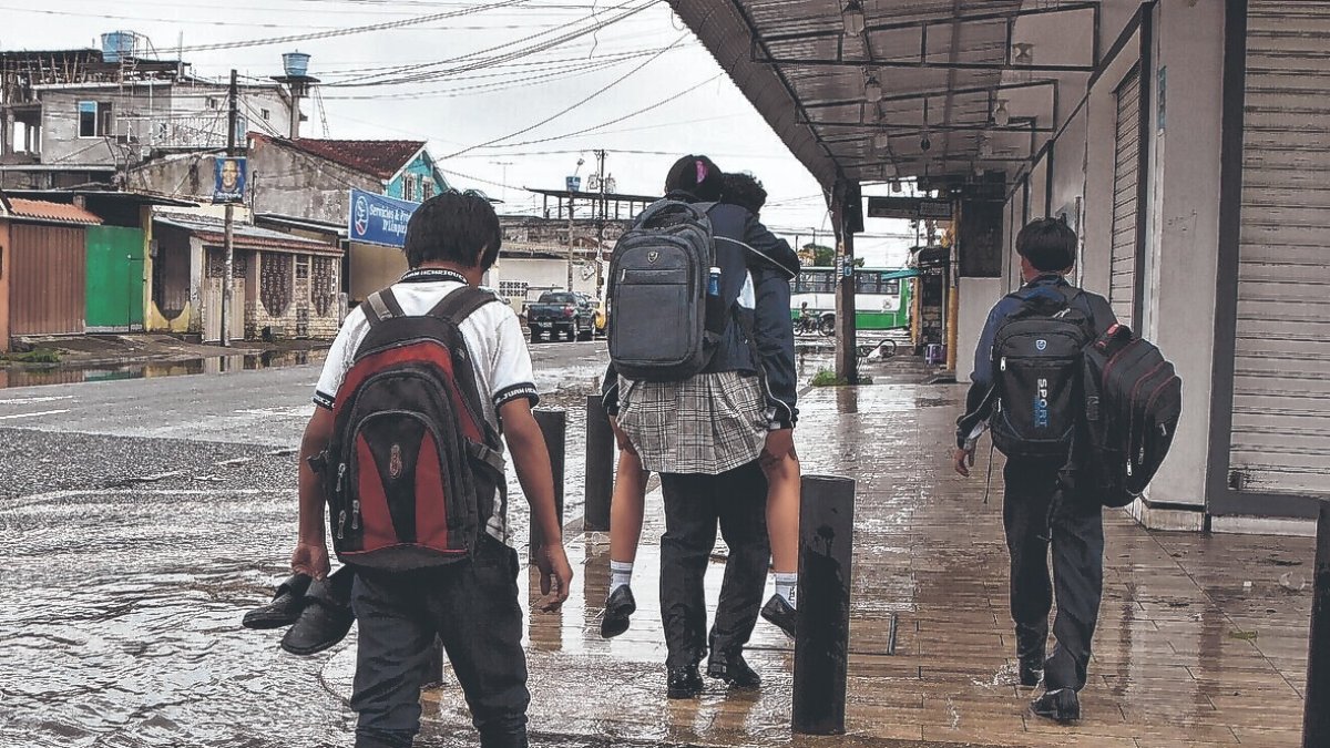 Educación asegura que aplica planes preventivos para miles de estudiantes.