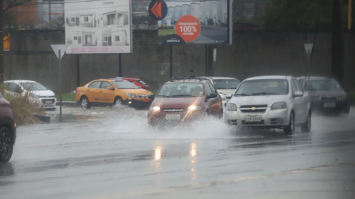Imagen referencial. Las lluvias han causado estragos en la vialidad.