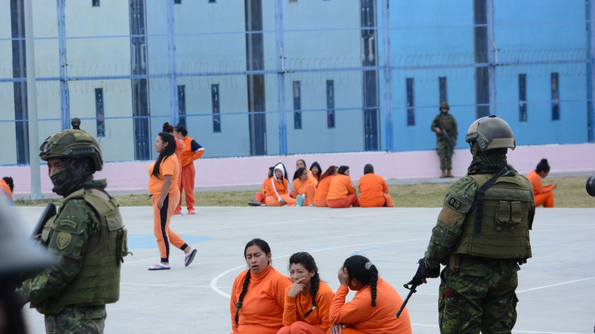 EXPRESO AL INTERIROR DE LA CÁRCEL DE COTOPAXI