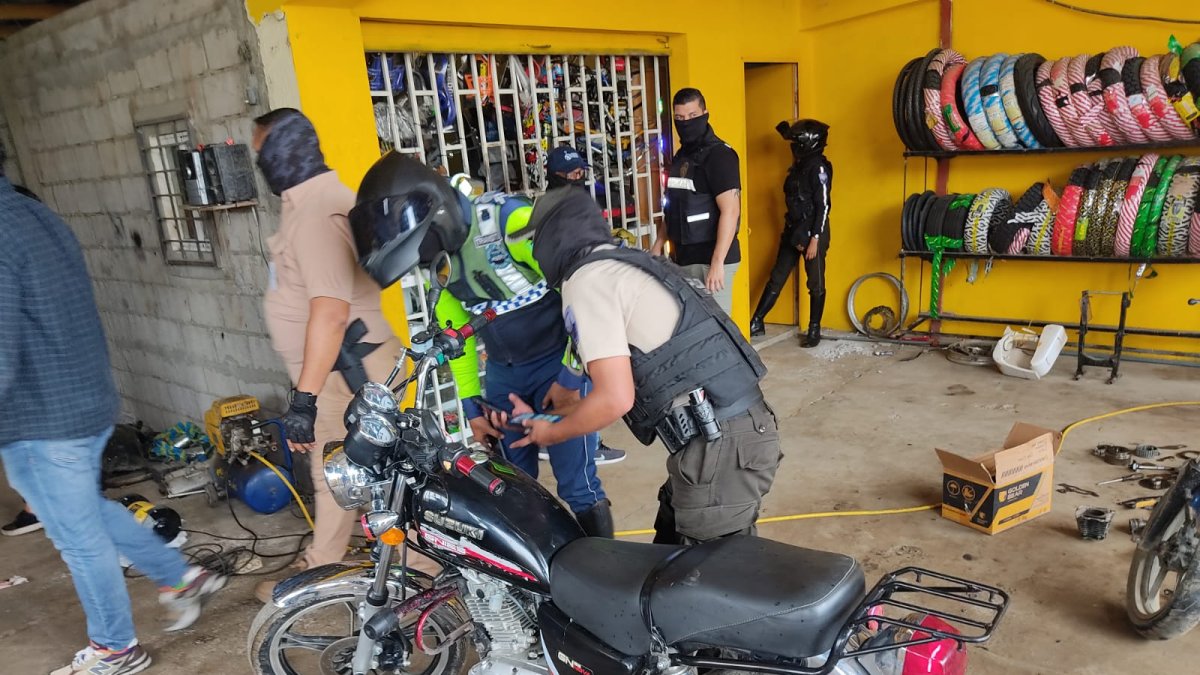 La Policía allanó varios lugares del noroeste de Guayaquil.