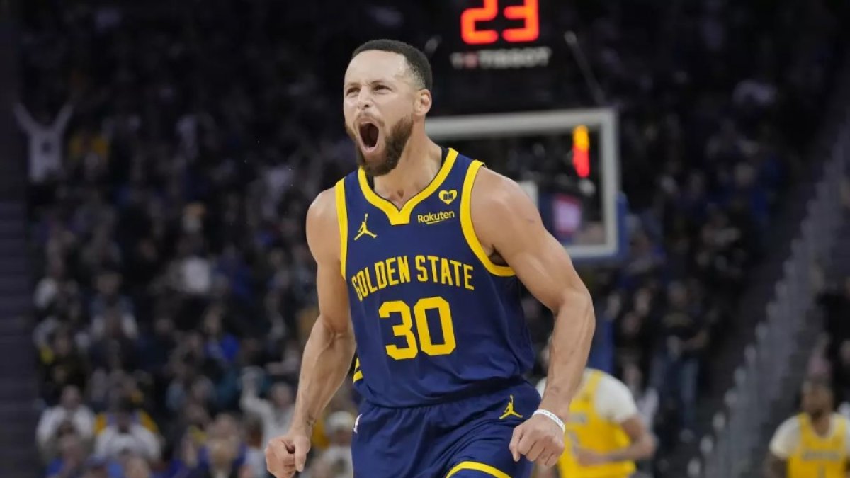 32 puntos logró anotar Stephen Curry para Golden State Warriors en la victoria sobre Los Angeles Lakers.